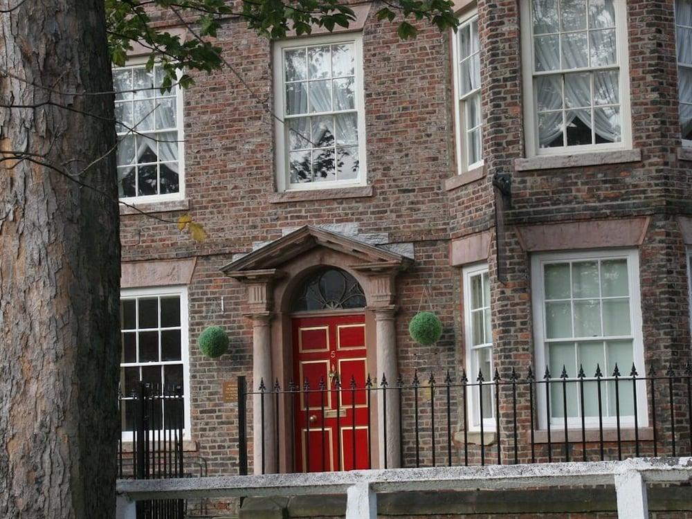 Sir William Fox Town House Hotel サウス・シールズ エクステリア 写真