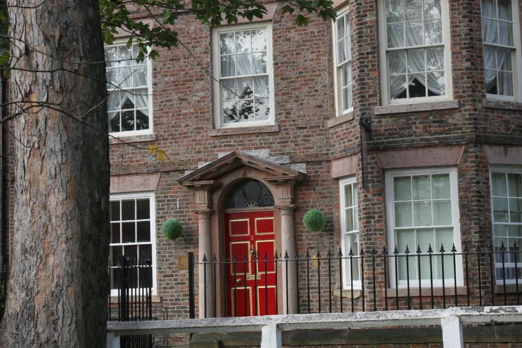 Sir William Fox Town House Hotel サウス・シールズ エクステリア 写真